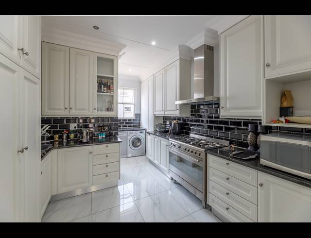 3 BEDROOM TOWNHOUSE FOR SALE IN BRYANSTON